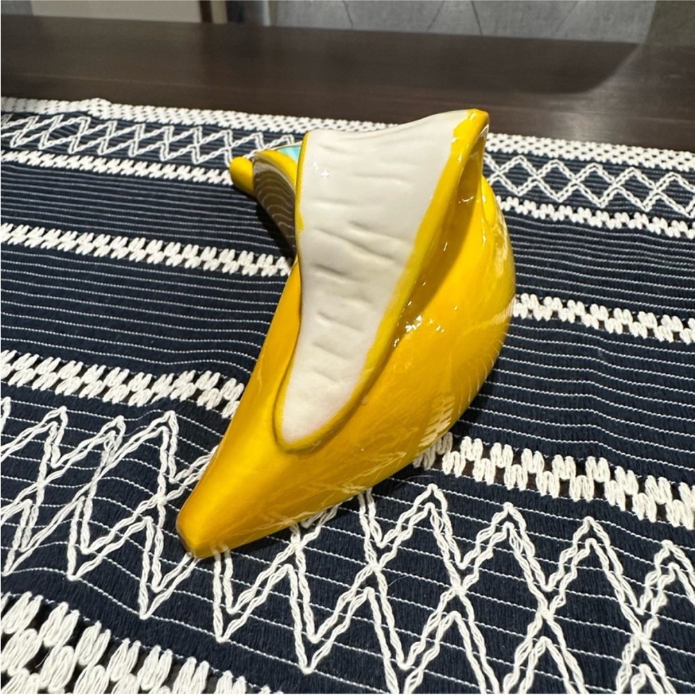 Whimsical Ceramic Banana Sun 2-Wick Candle - Picture 4 of 7